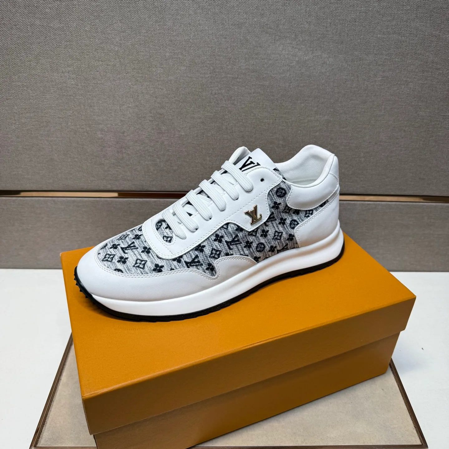 ⬛️Ex-factory price p442【LV～】men's casual shoes, 2025z cabinet sales simultaneously 🔶Size: 38-44 #️⃣ 🔷3 colors🔜The upper is made of multi-material splicing ➕Genuine leather lining, comfortable and breathable, sole: original comfortable and wear-resistant outsole, ⚠️real thing📱photographed🎬real thing is better📢📢📢
